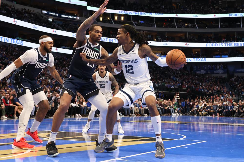 通过尖锐的 通过尖锐的