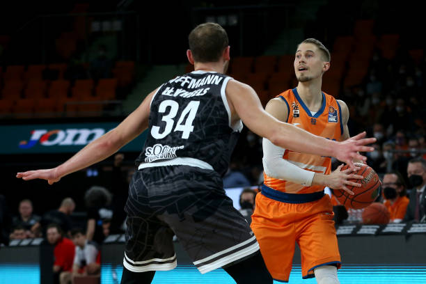 庭到场参与 庭到场参与